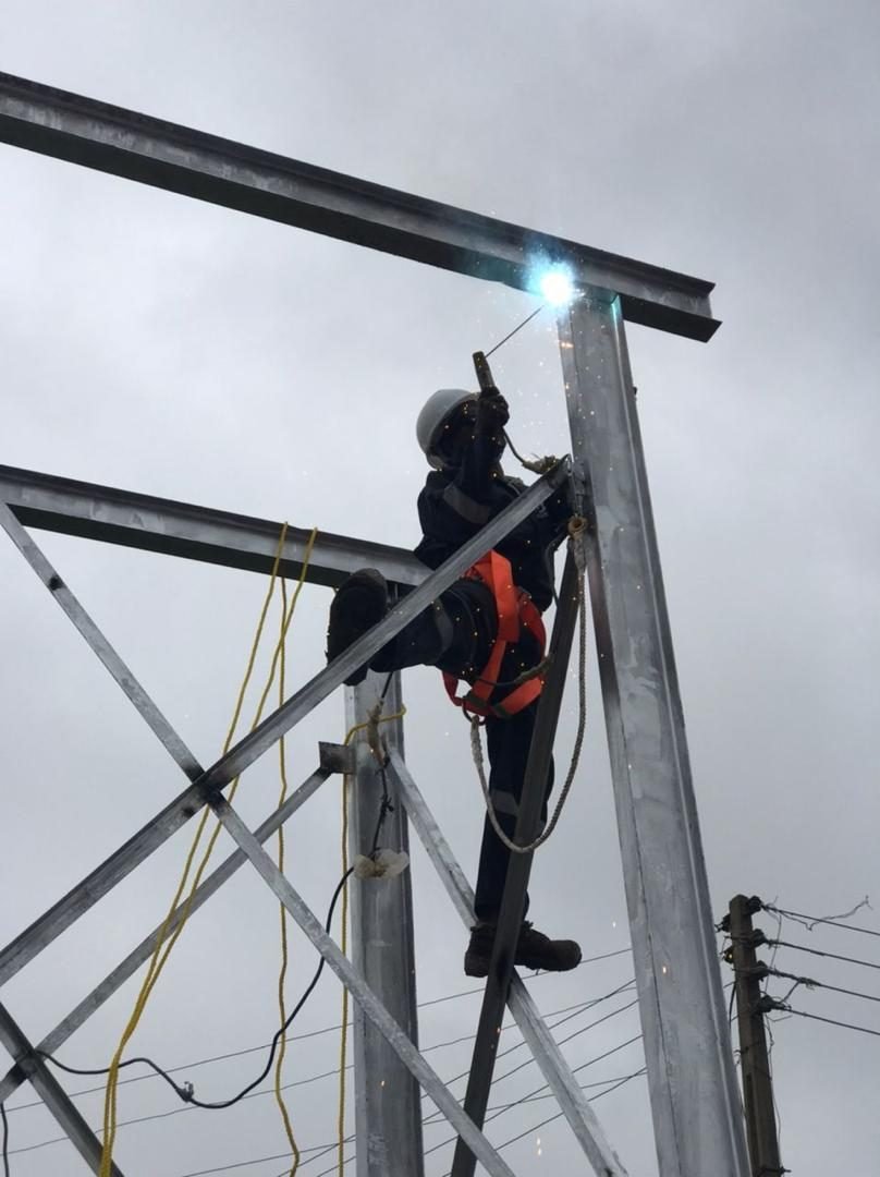 Welding the tank tower at height