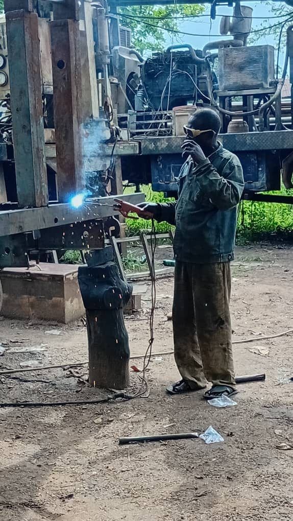 Welding on the rig mast